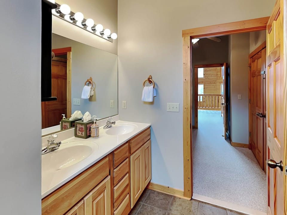 Upper Level Primary Bathroom