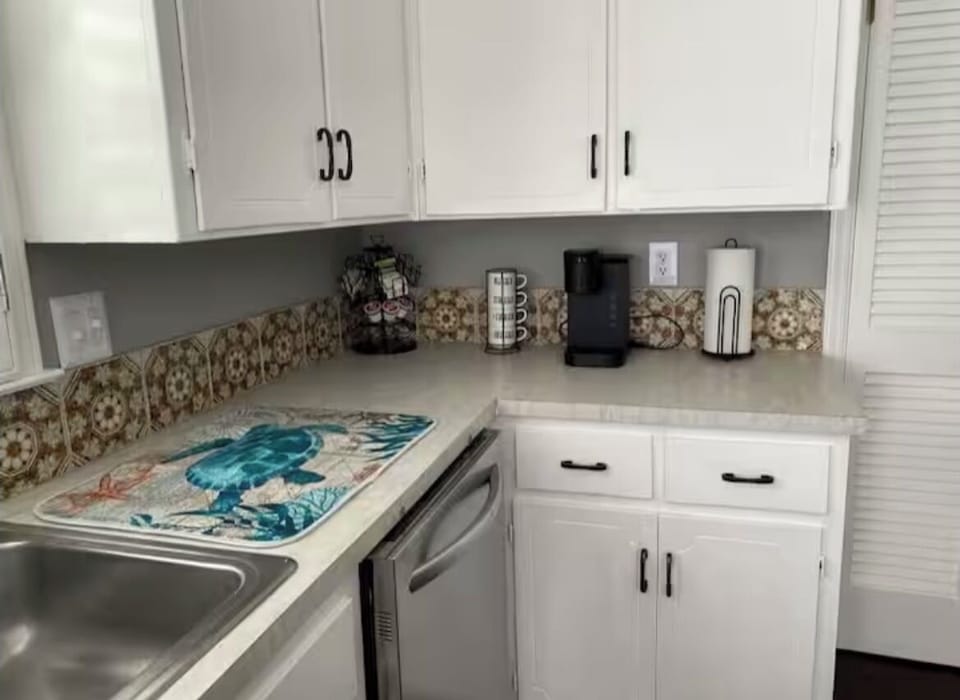Full kitchen (microwave, stove, full size refrigerator, utensils) 