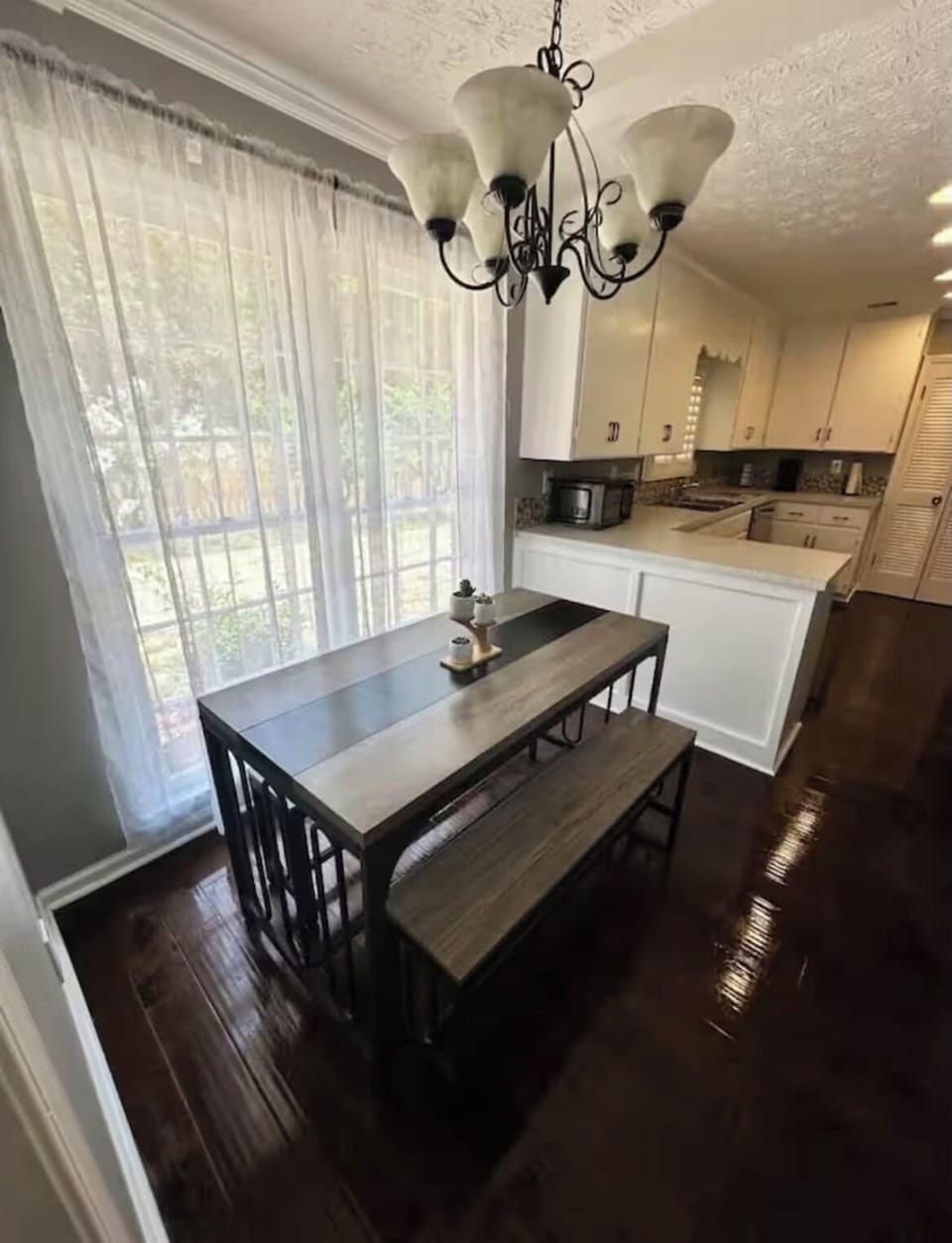 Full kitchen (microwave, stove, full size refrigerator, utensils) 