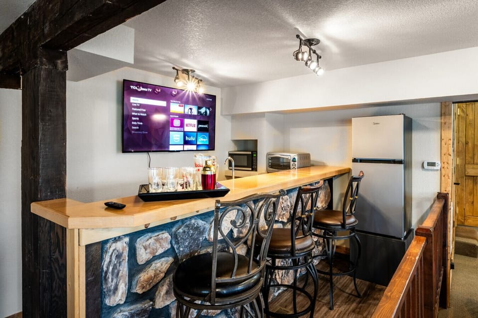 Downstairs Wet Bar and Smart TV