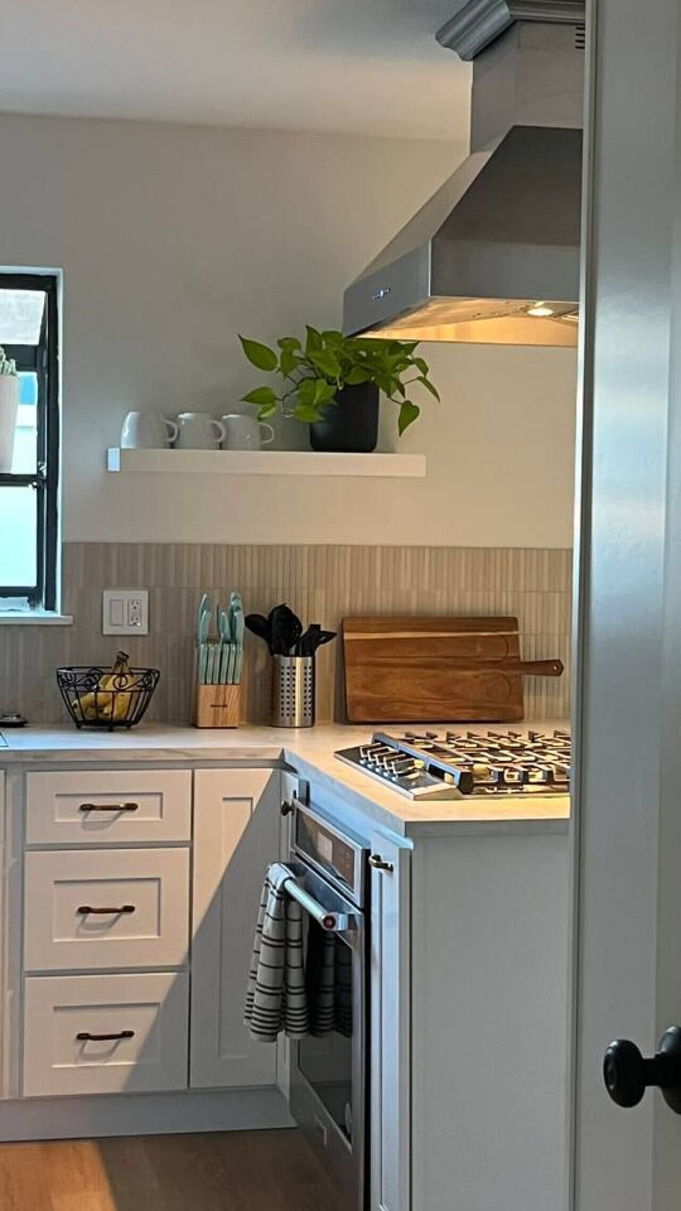 Gather and Connect! Meals are more than food—they’re moments to share stories and laughter. The open flow between the kitchen and dining area makes it easy to cook, dine, and connect.