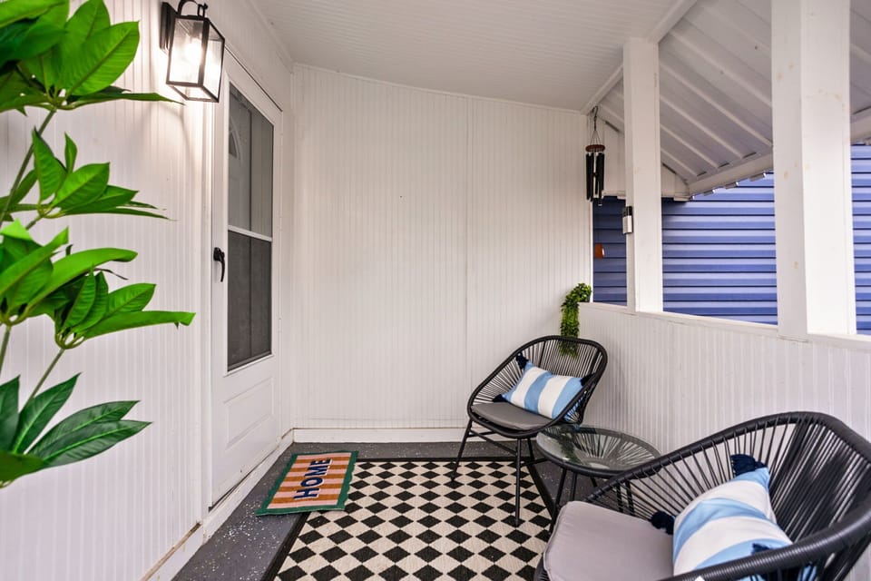 2 seats in the front porch