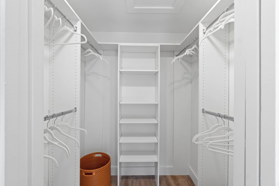 Walk in Closet 
