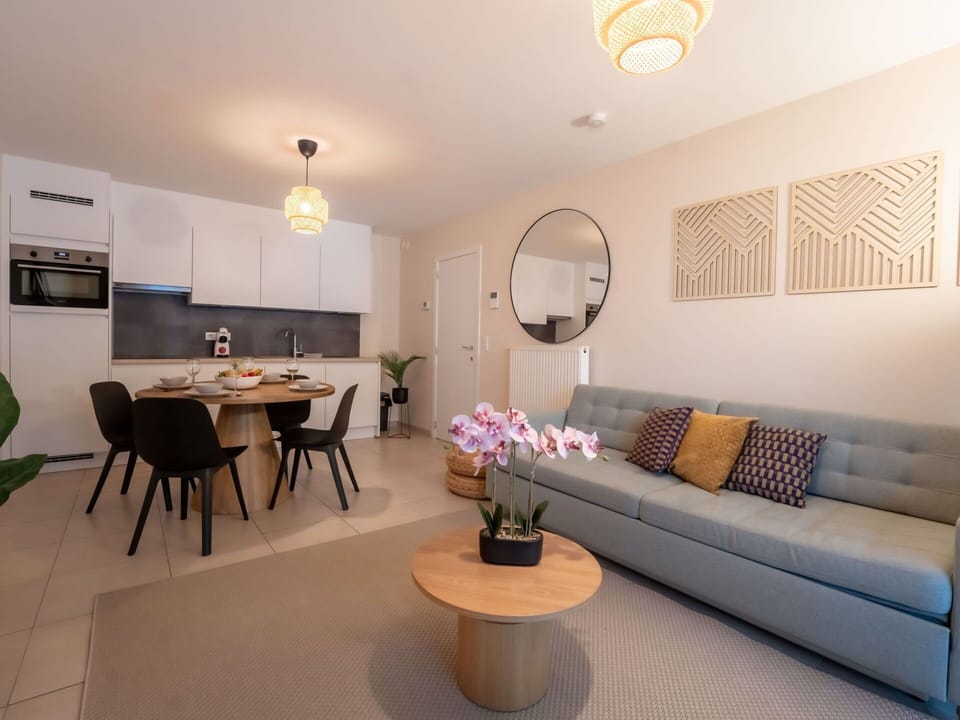 Furniture, Interior Design, Flooring, Floor, Wood, Ceiling, Apartment, Room, Table, Couch