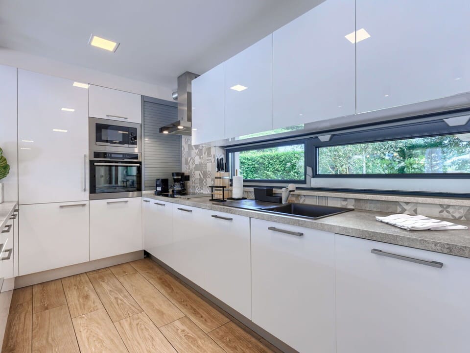 Kitchen, Countertop, Kitchen Appliance, Interior Design, Major Appliance, Flooring, Cabinetry, Ceiling, Light Fixture, Plumbing Fixture