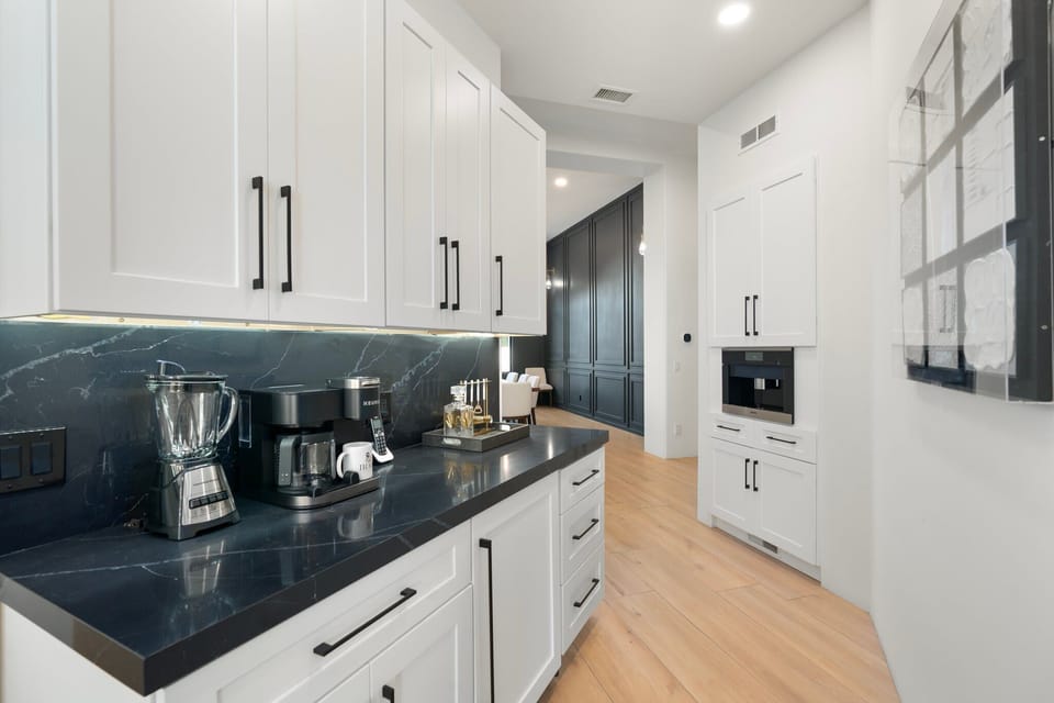 Coffee bar with multiple appliances