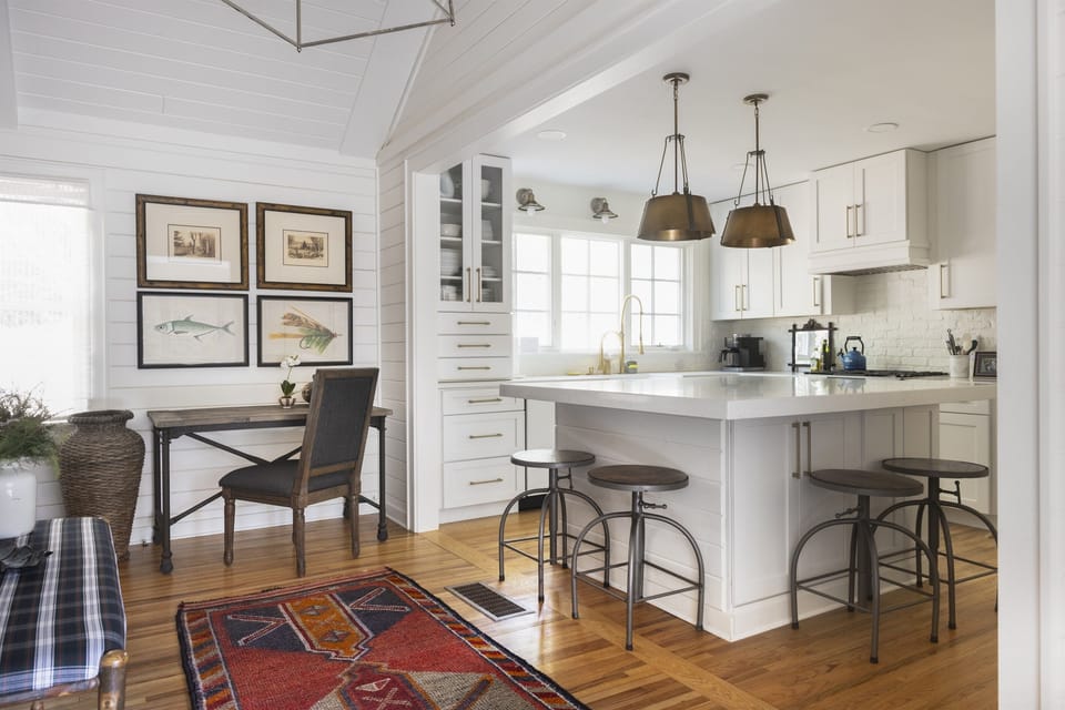 Kitchen with stools for 4