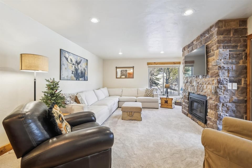 Living Area - Ski Watch 329 - Breckenridge Vacation Rental