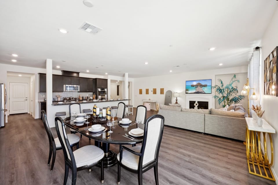 Extra space, extra memories: a dining room for gatherings big and small.