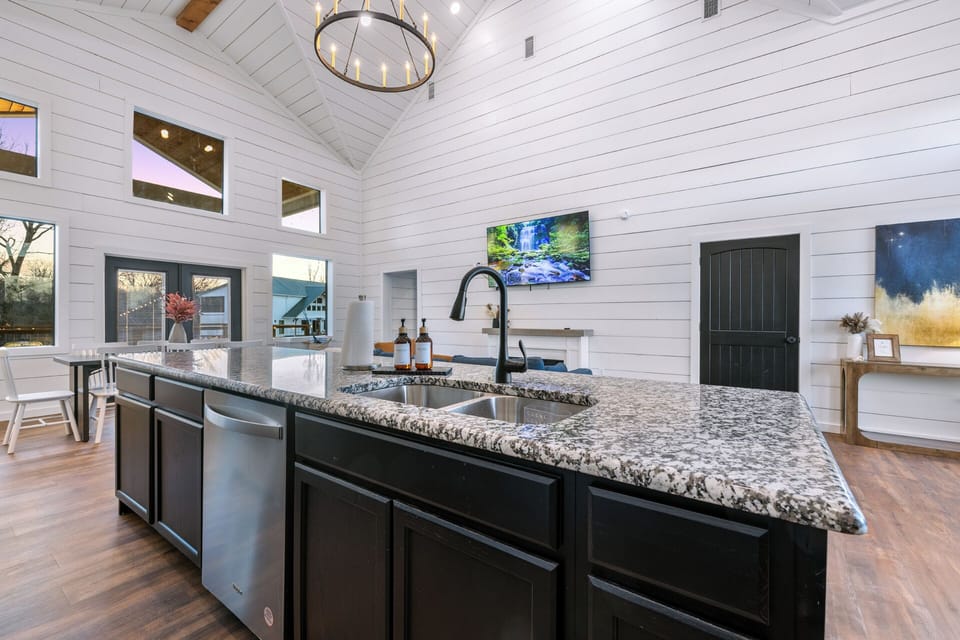 KITCHEN | Fully equipped with everything you need to whip up home made meals!