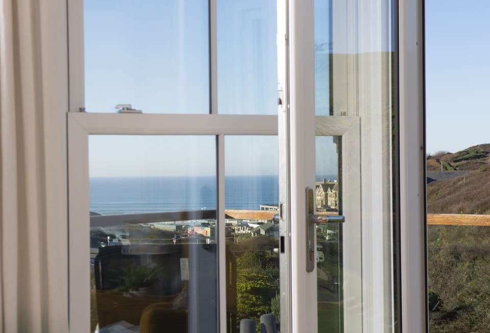 7 Whitehouse, Watergate Bay: Sea views from all angles