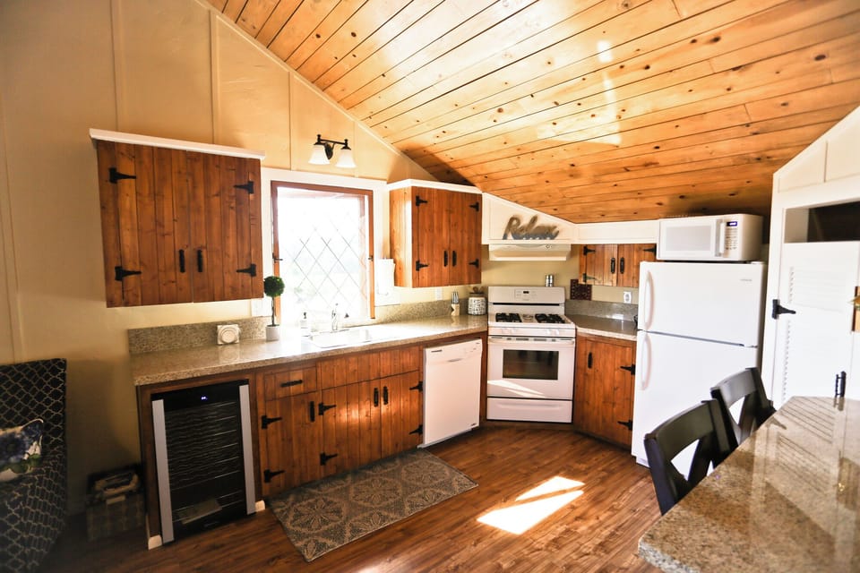Briarwood Cottage Apartment Kitchen