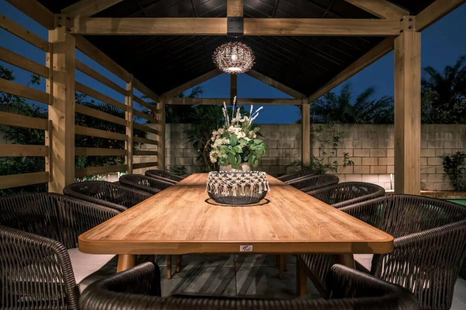 Outdoor dining