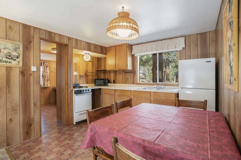 Full kitchen for all your favorite meals