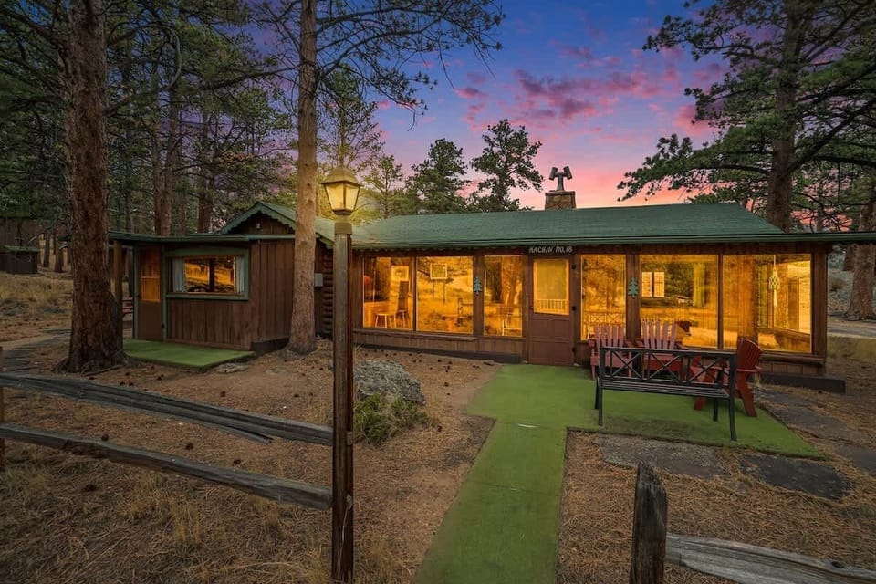 Front view of this beautiful cottage.