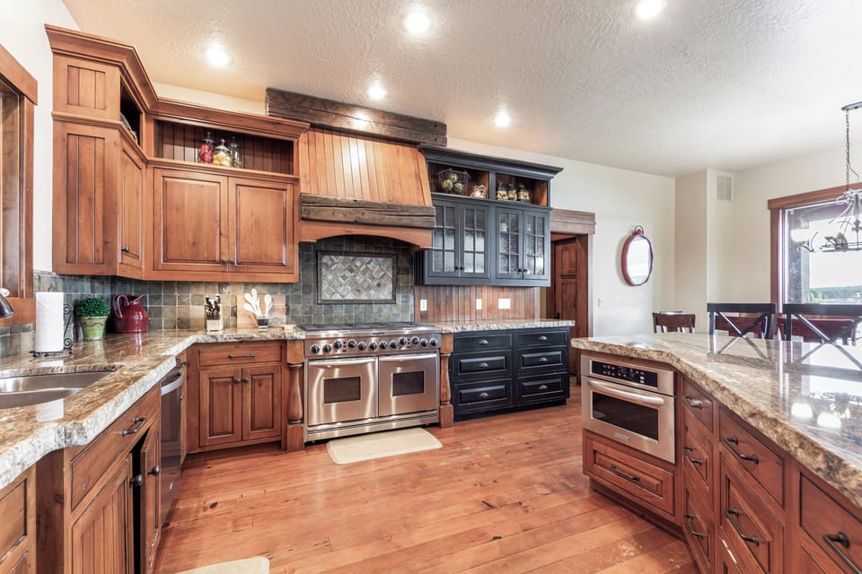 Kitchen (Main Floor)