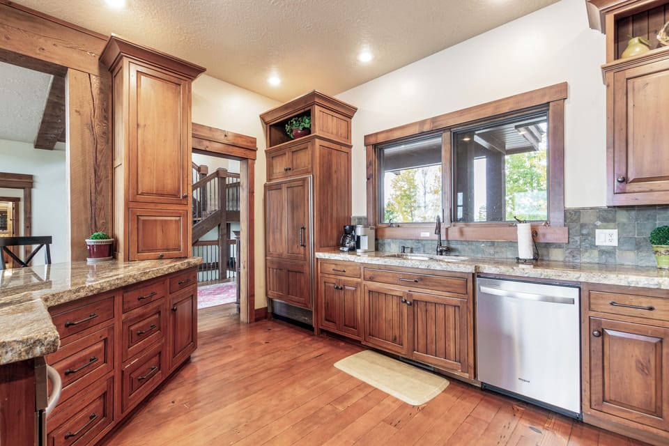 Kitchen (Main Floor)