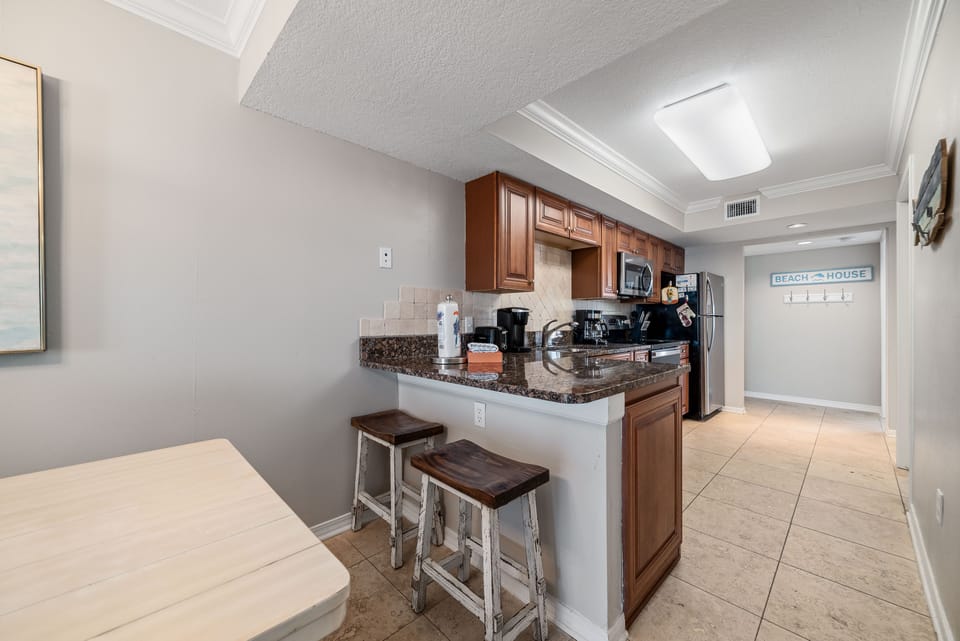 Breakfast bar and kitchen