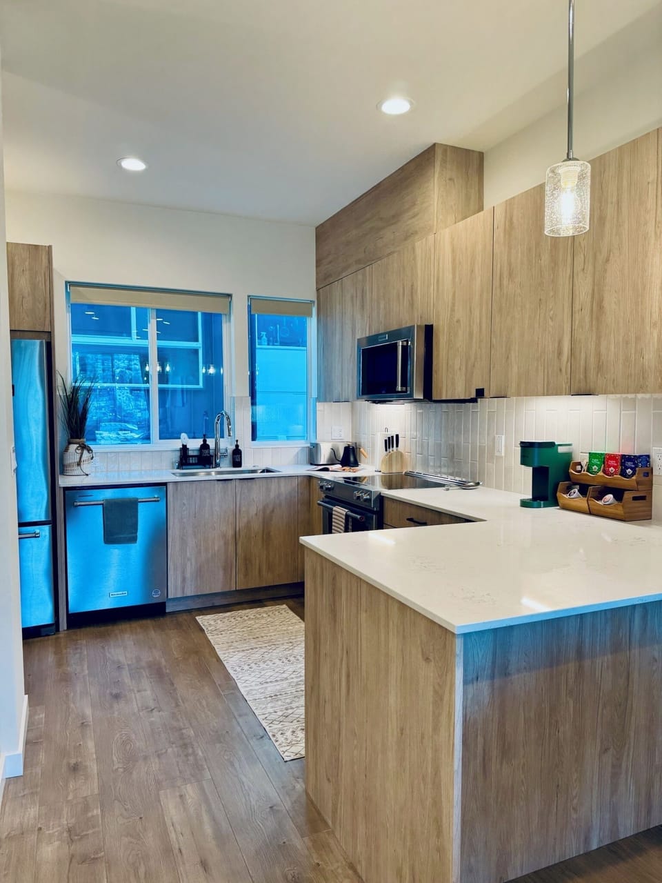 Spacious, well-lit kitchen, just steps from grocery stores like Trader Joes!