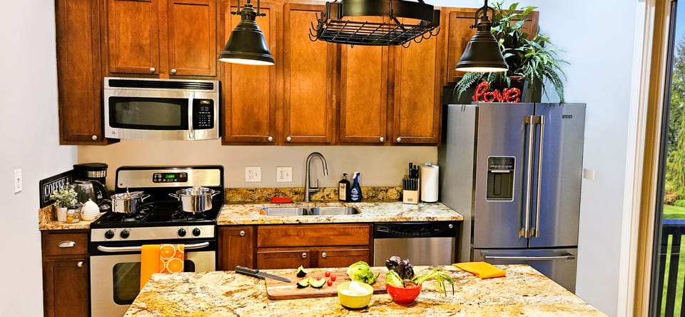 Fully stocked kitchen - Perfect for foodies!  