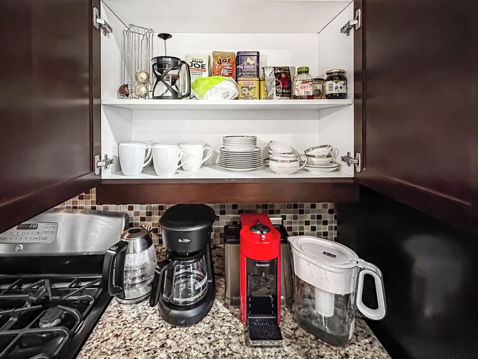 Coffee Bar - Tea selection, Coffee (Decaf) , espresso machine and more 