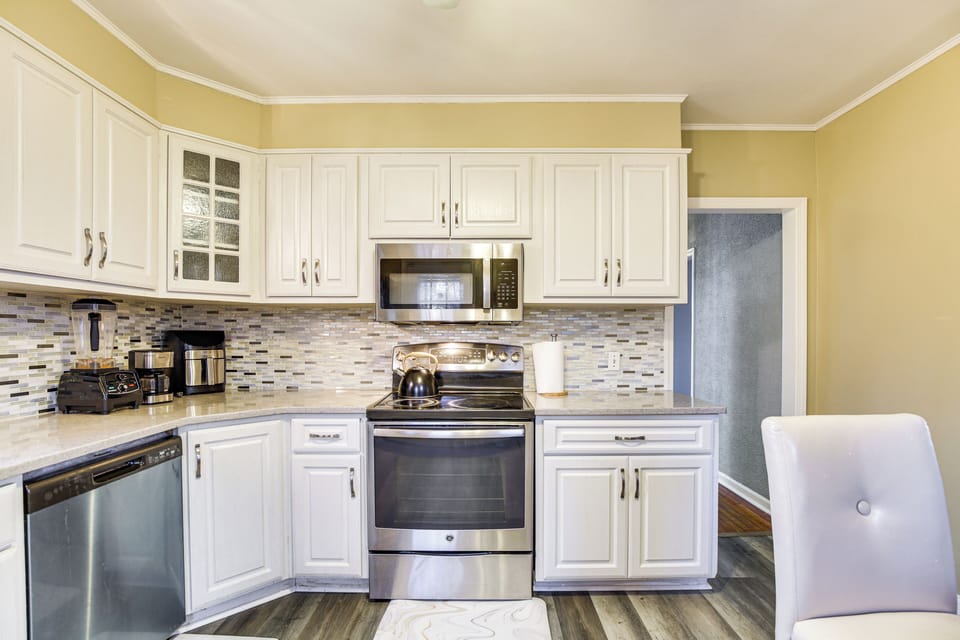 Kitchen | Dishwasher | Coffee Maker | 1st Floor