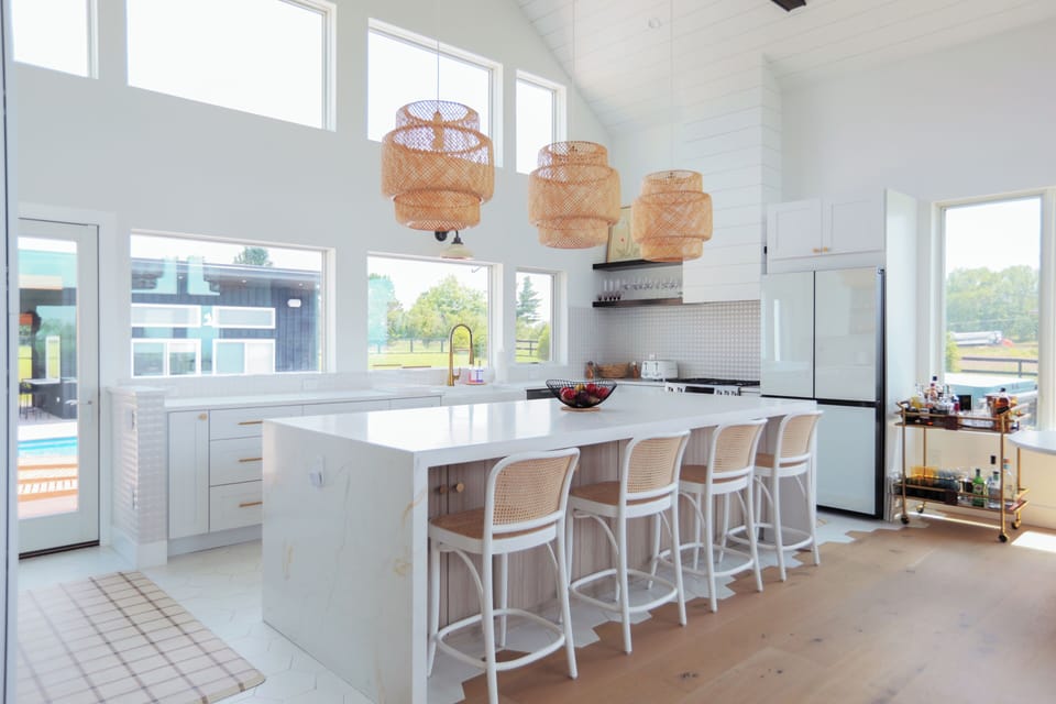 Enter into the light and airy kitchen!
