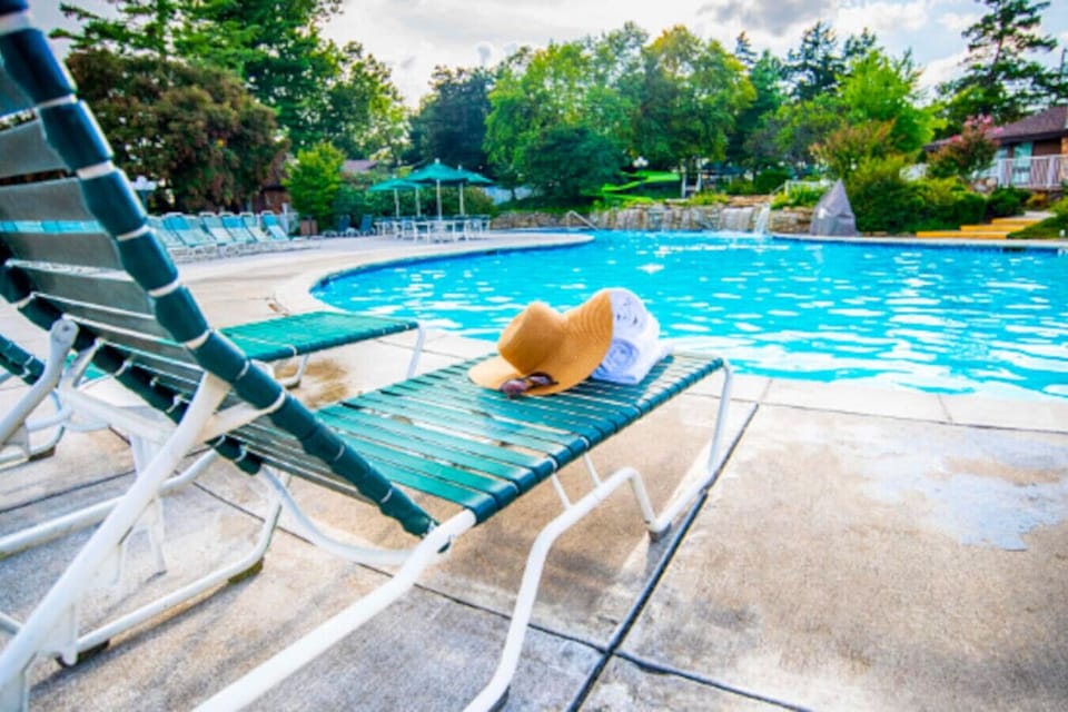 Take a short stroll to the resort pool – your Margaritaville getaway just got even better!