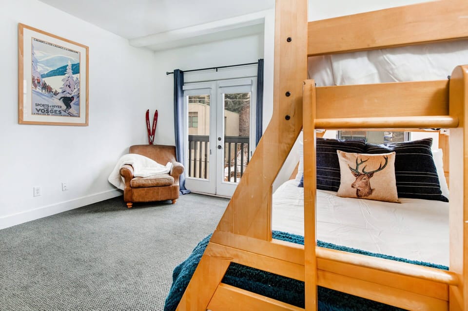 Vacation Rentals in Park City at Moose Lodge 5: Guest Twin-over-Full bunkroom