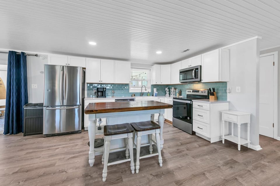 Kitchen with eat-in bar seating