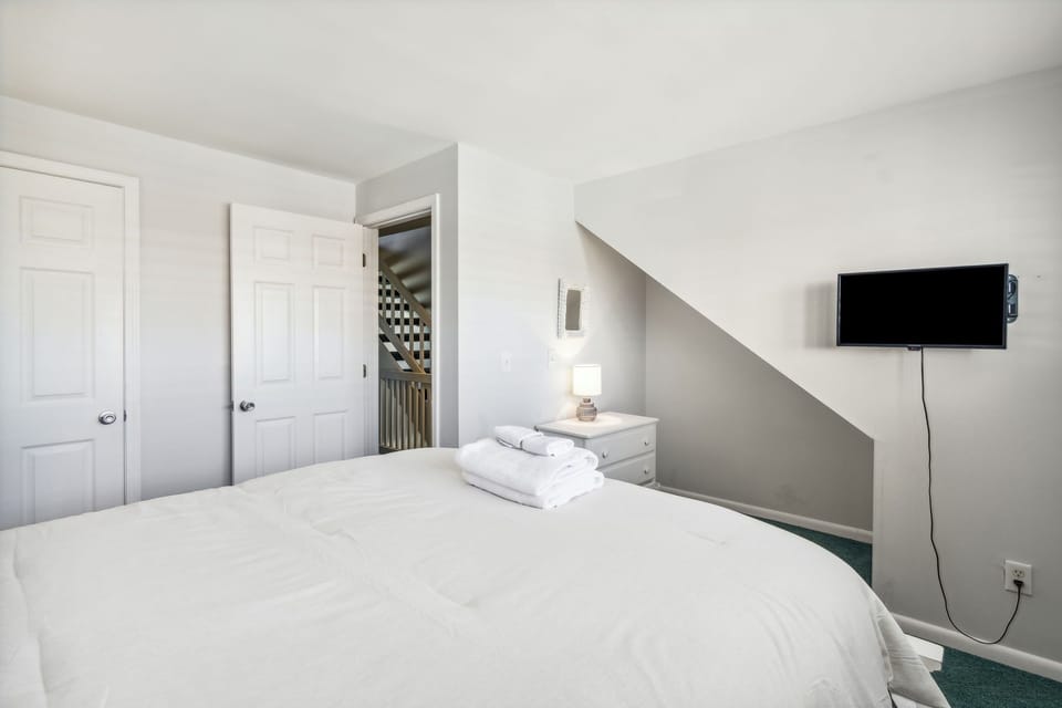 Queen Guest Bedroom