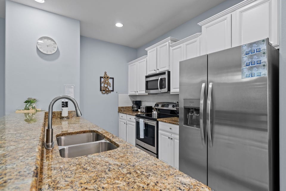 Fully-equipped kitchen