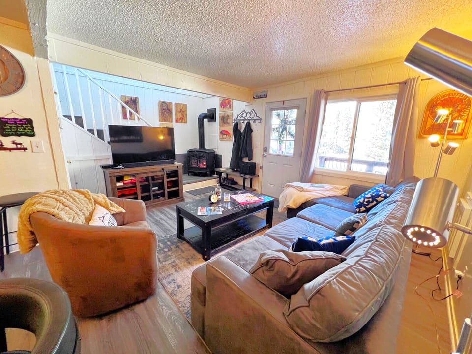 Cozy Living room with gas log burner