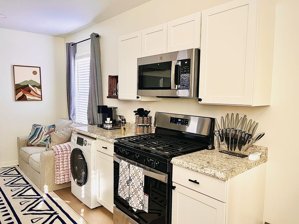 The guest house is a studio set up with all the essentials for a comfortable, cozy stay