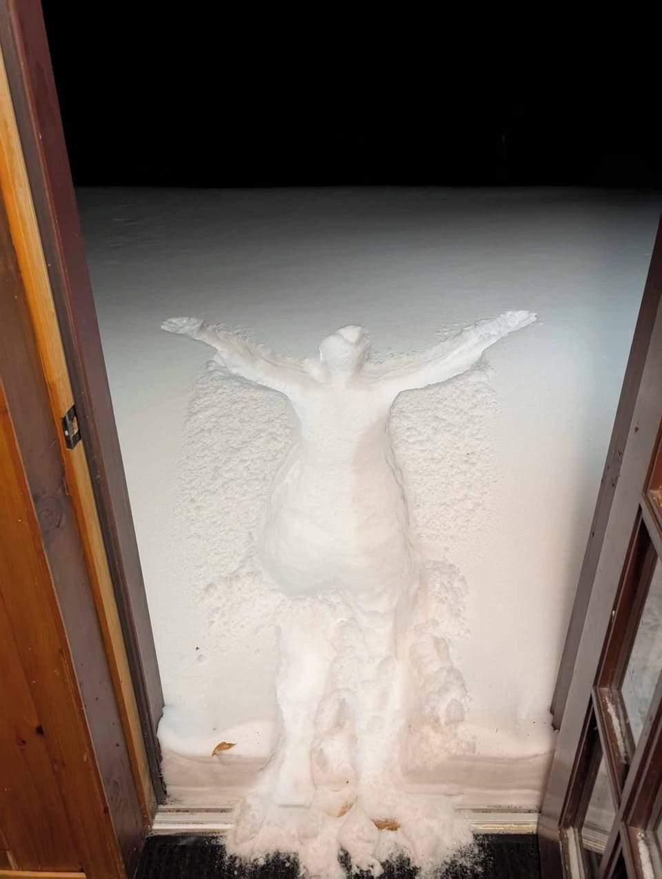 From sauna straight into the snow!