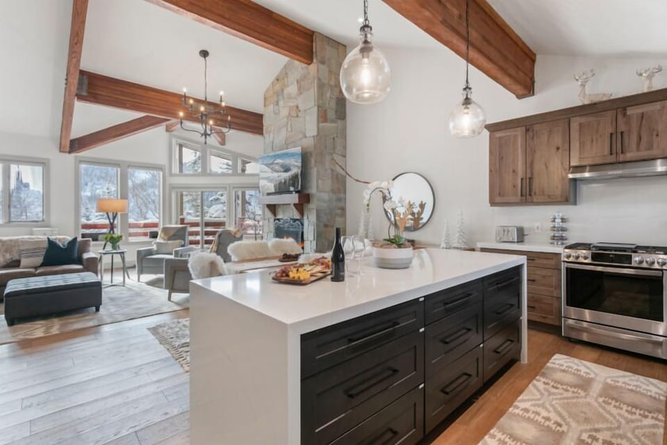 Indoors, Home Decor, Furniture, Living Room, Kitchen