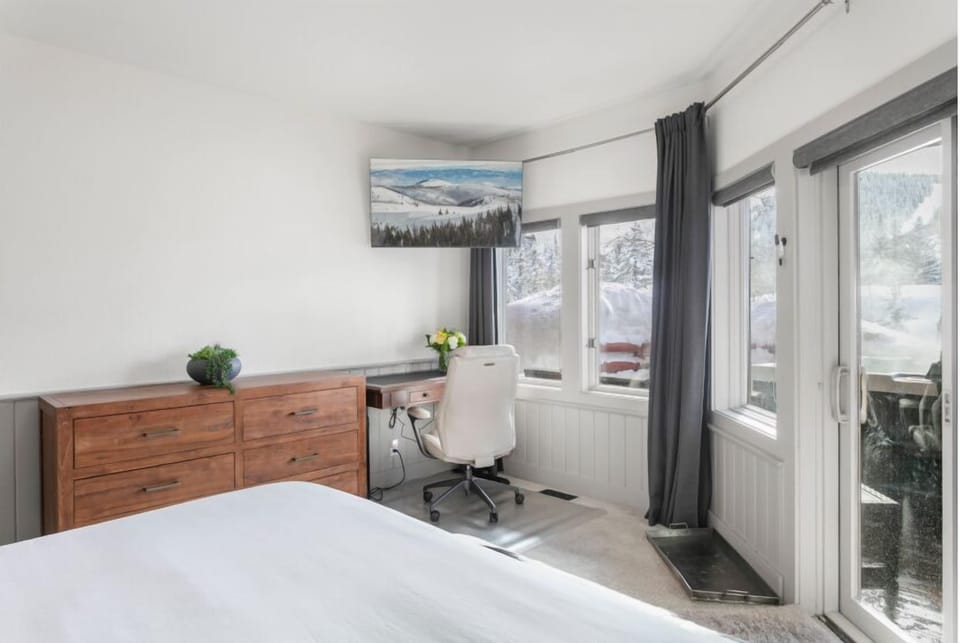 Indoors, Window, Home Decor, Furniture, Bed