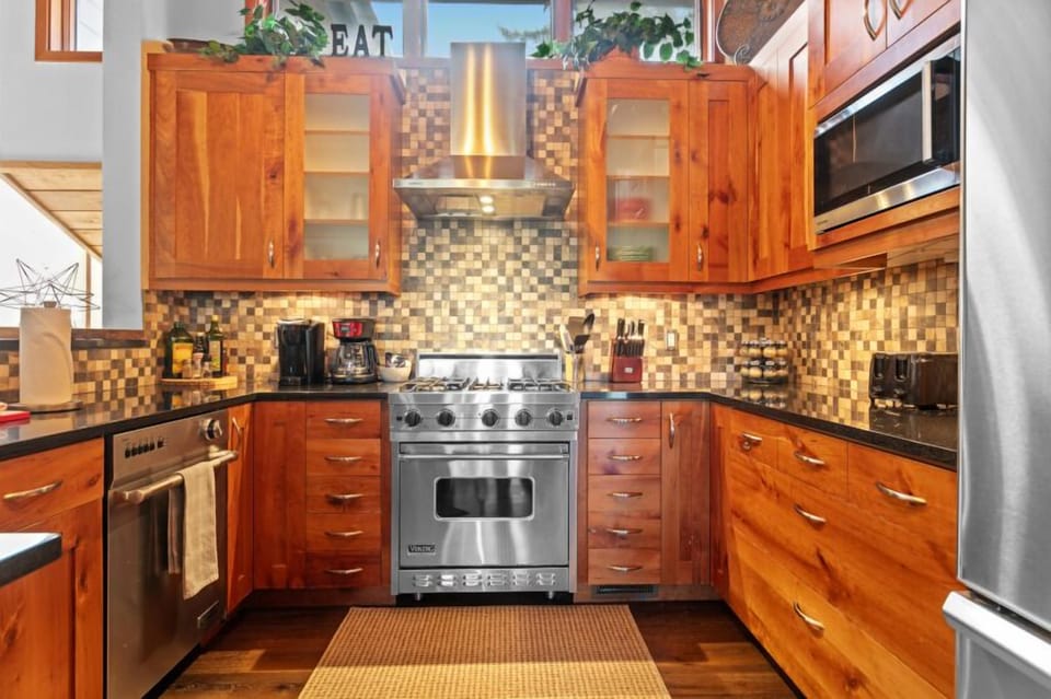 Indoors, Kitchen, Microwave, Oven, Cabinet