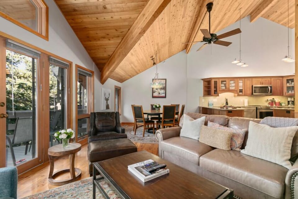 Indoors, Furniture, Living Room, Couch, Home Decor