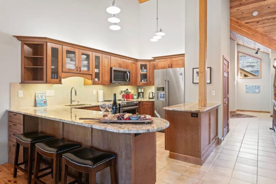 Indoors, Kitchen, Floor, Flooring, Microwave