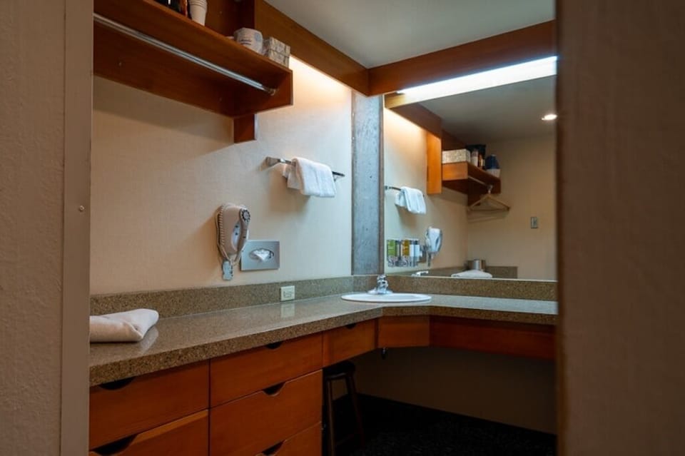 Powder room, identical on both floors.