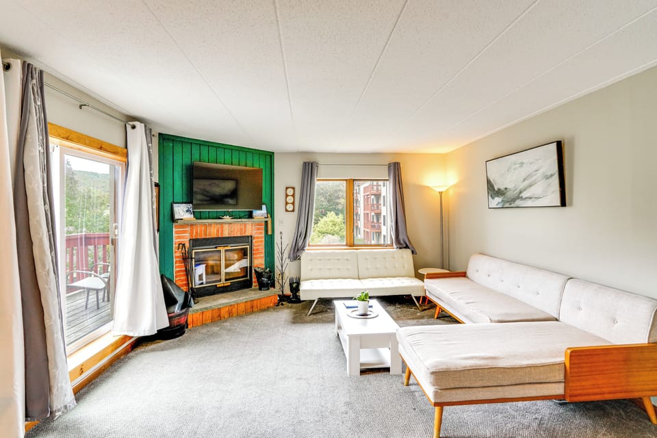 West Dover Vacation Rental | 2BR | 2BA | 900 Sq Ft | Stairs Required