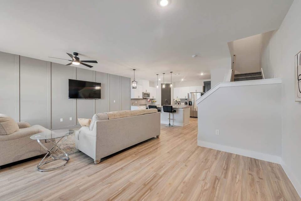 Heating Smart TV Ceiling fan Air conditioning Blender Carbon monoxide alarm Cleaning products Coffee maker Essentials Cooking basics Dishes and silverware Dishwasher Dryer WIFI Free parking on premises Free street parking