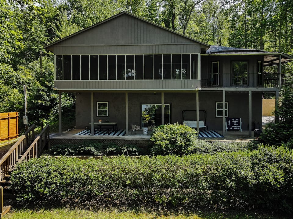 4000 sq feet of room to make some unforgettable memories, stretch out and relax