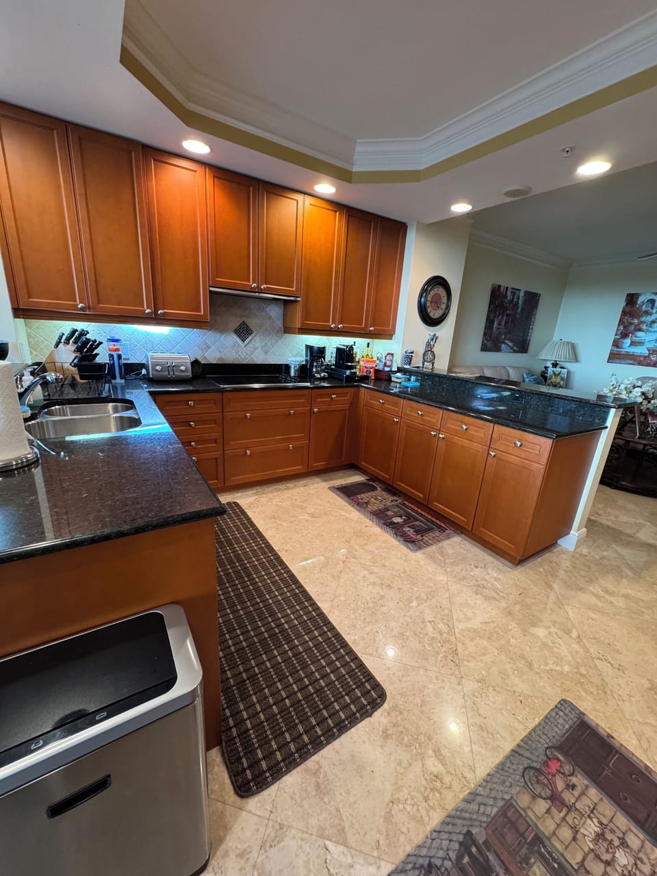 Full kitchen