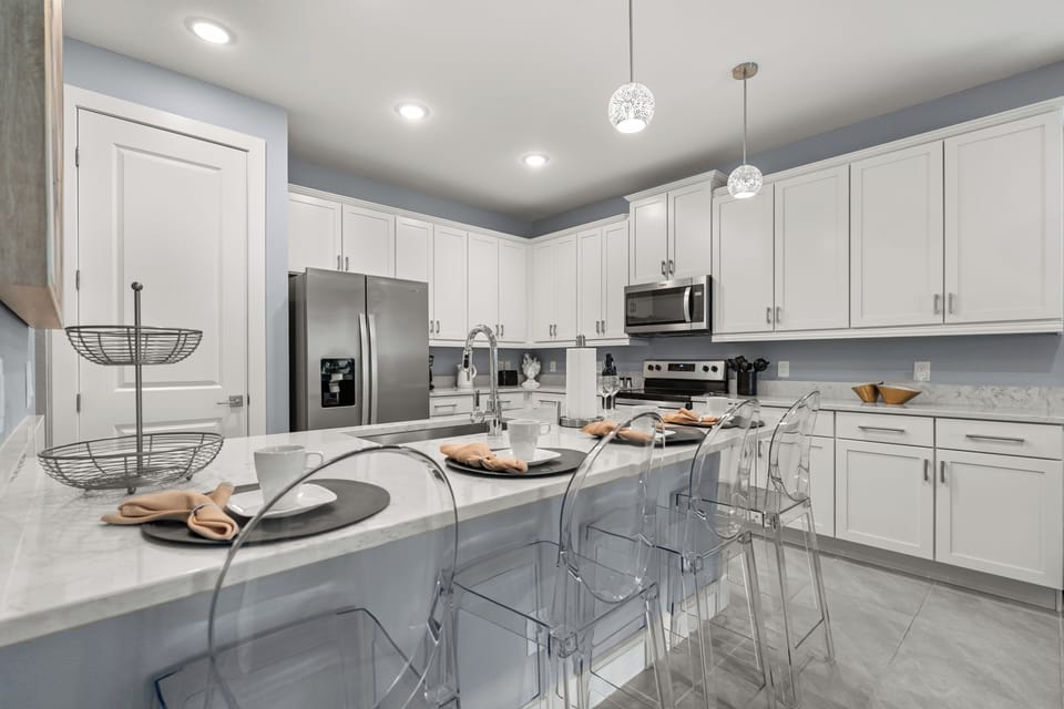 Enjoy casual meals at the breakfast bar