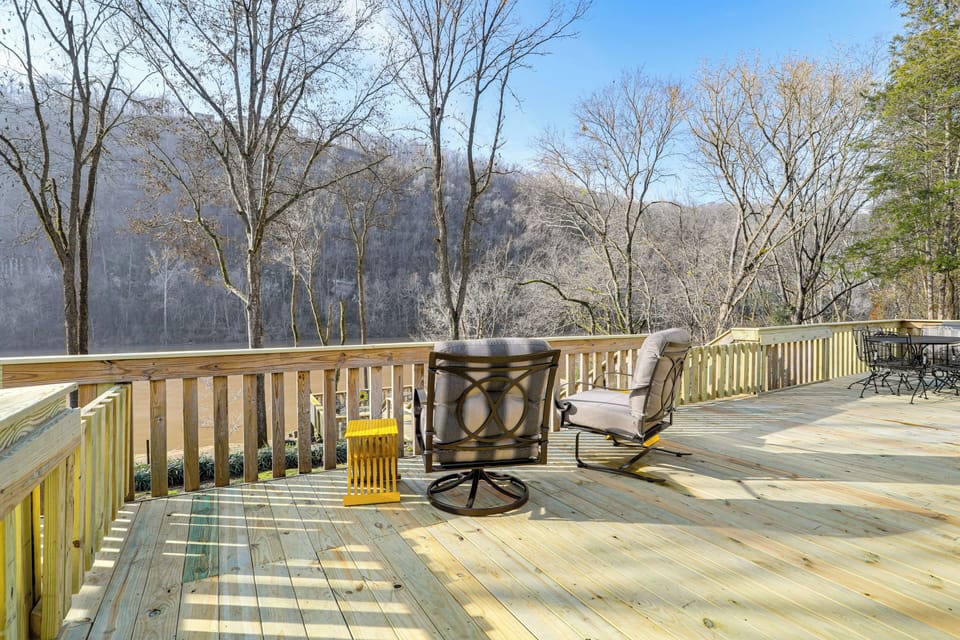 Furnished Deck | Gas Grill | White River Views