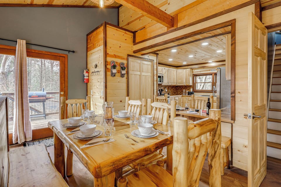 Dining Area | Main Level
