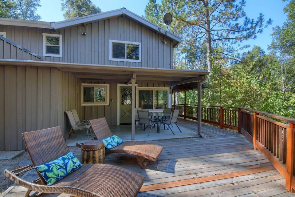 Deck with loungers