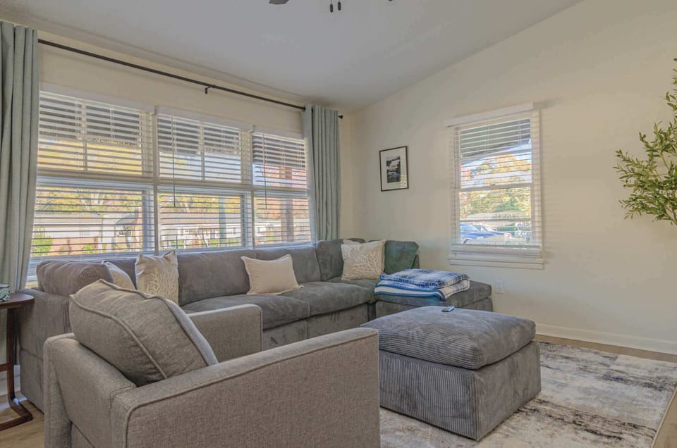 Relax in style in our thoughtfully designed living space. With comfortable seating, modern décor, and a large screen TV, it's the perfect place to gather with friends and family. #moderndesign #livingroomdecor #travelgram #airbnb

